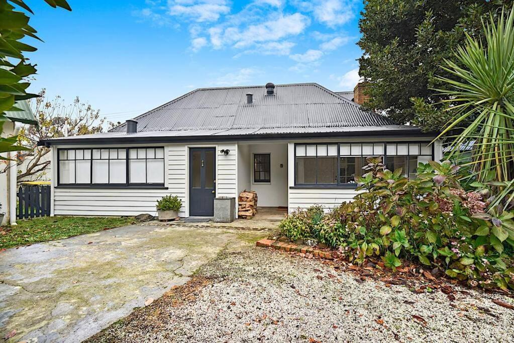 Blackwood Tree Cottage - Heritage Listed Property - Evandale! 외부 사진