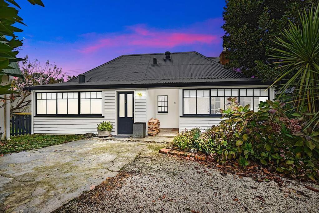 Blackwood Tree Cottage - Heritage Listed Property - Evandale! 외부 사진