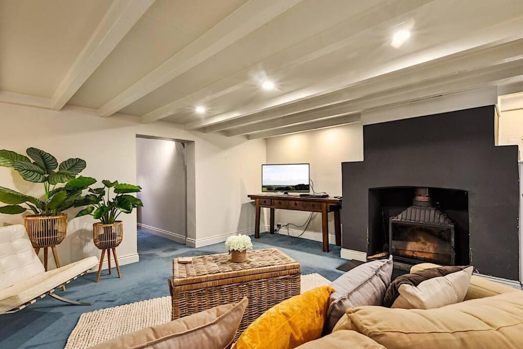 Blackwood Tree Cottage - Heritage Listed Property - Evandale! 외부 사진
